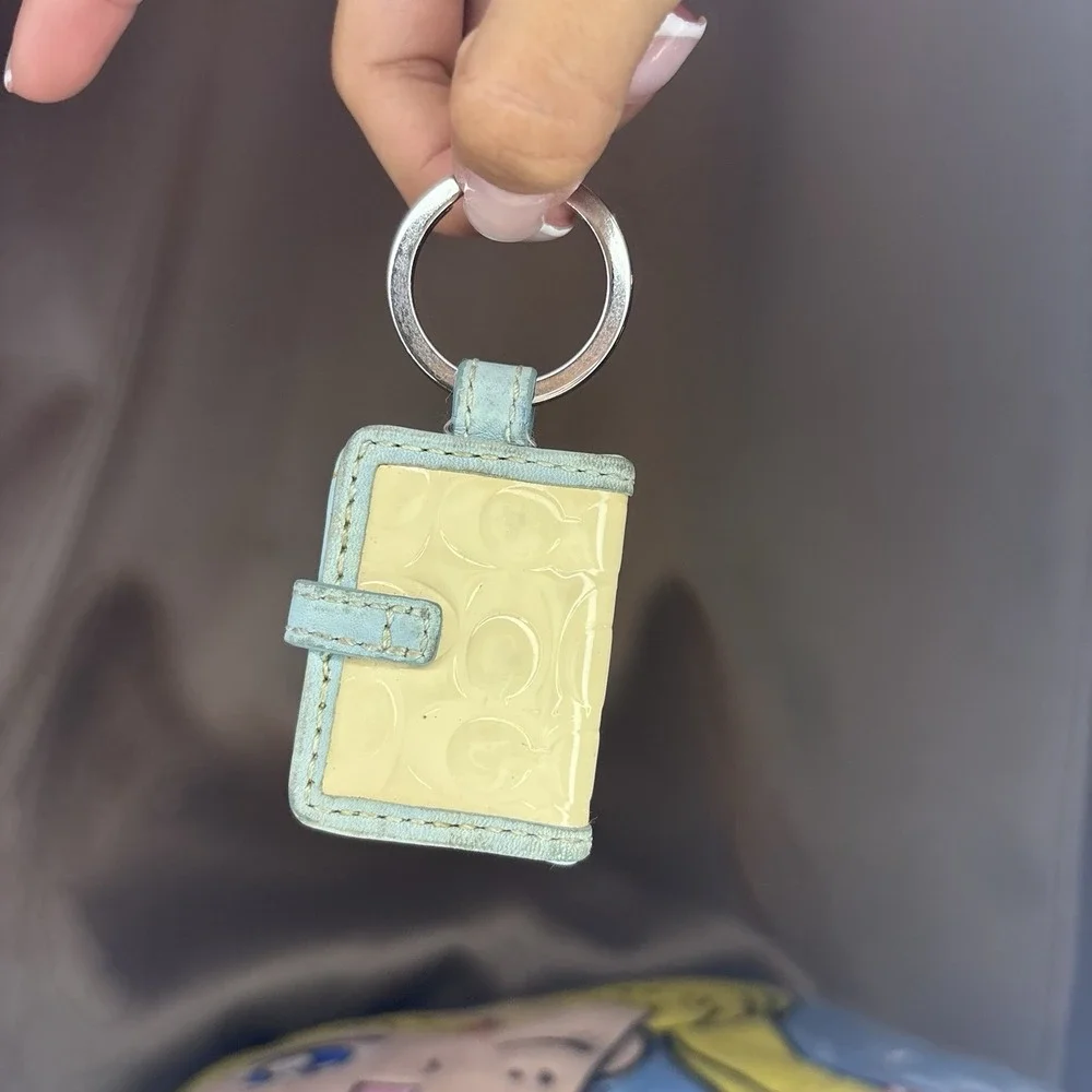 Vtg Coach Cream Blue Heart Signature Leather Photo Frame Keychain Purse Charm - Picture 2 of 3